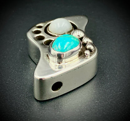 STEPS OF THE SEEKER PENDANT