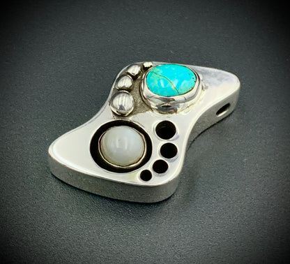 STEPS OF THE SEEKER PENDANT