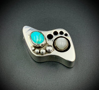 STEPS OF THE SEEKER PENDANT