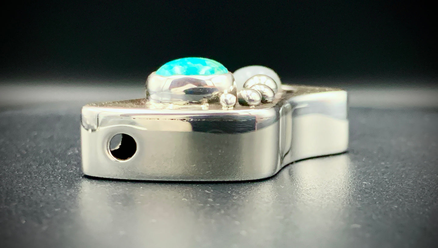 STEPS OF THE SEEKER PENDANT